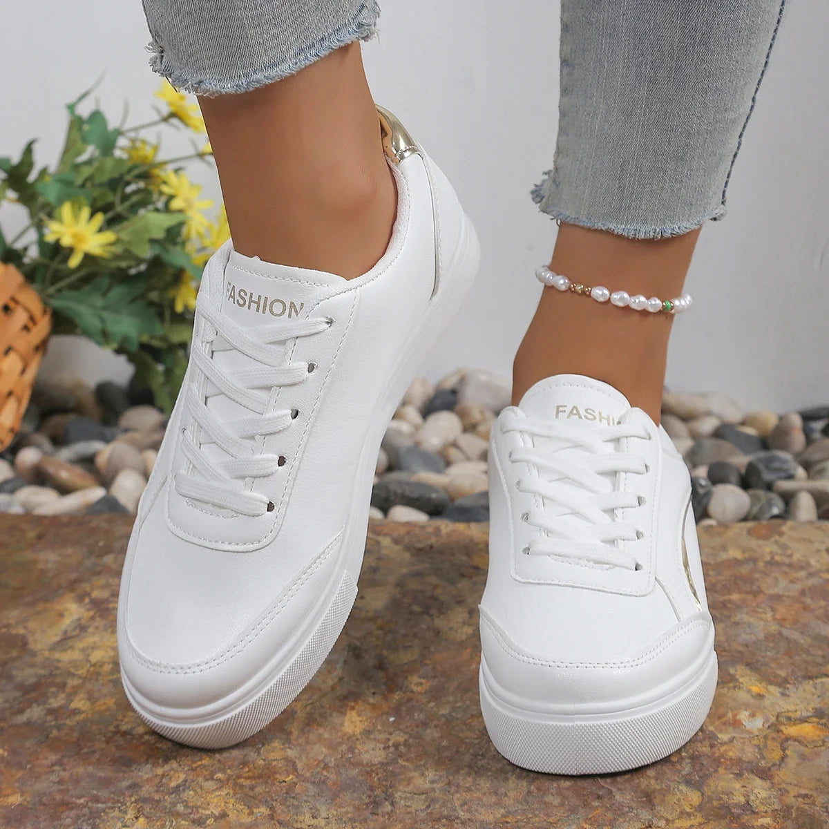 Ladies' fashionable white sports shoes, lightweight, durable, and comfortable low cut lace up shoes suitable for all seasons - Belvar