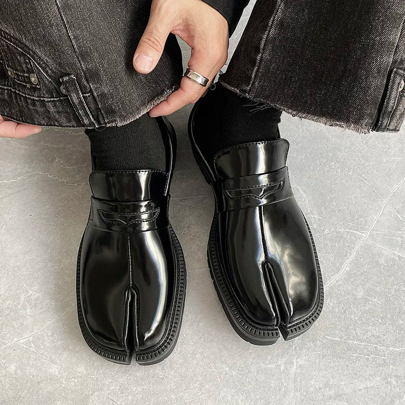 Split toe horseshoe shoes for men's thick sole Loafer shoes Tabi shoes patent leather Korean version trend casual leather shoes - Belvar