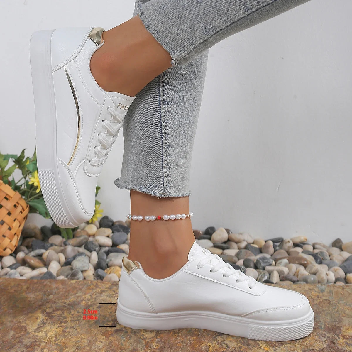 Ladies' fashionable white sports shoes, lightweight, durable, and comfortable low cut lace up shoes suitable for all seasons - Belvar