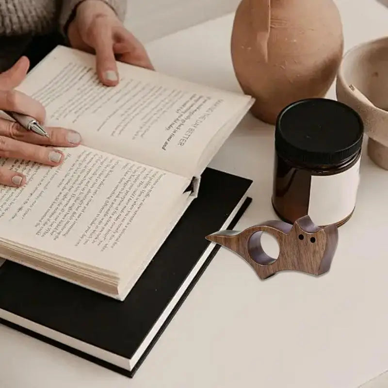 1pcs Wooden mini Cat Dog Reading Bookmarks Rings School Supplies Student Pages Guide Marking Sign Book Page Holder