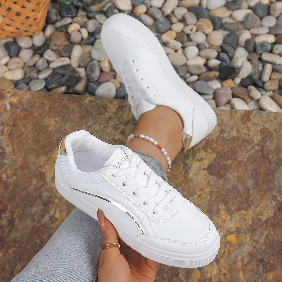 Ladies' fashionable white sports shoes, lightweight, durable, and comfortable low cut lace up shoes suitable for all seasons - Belvar