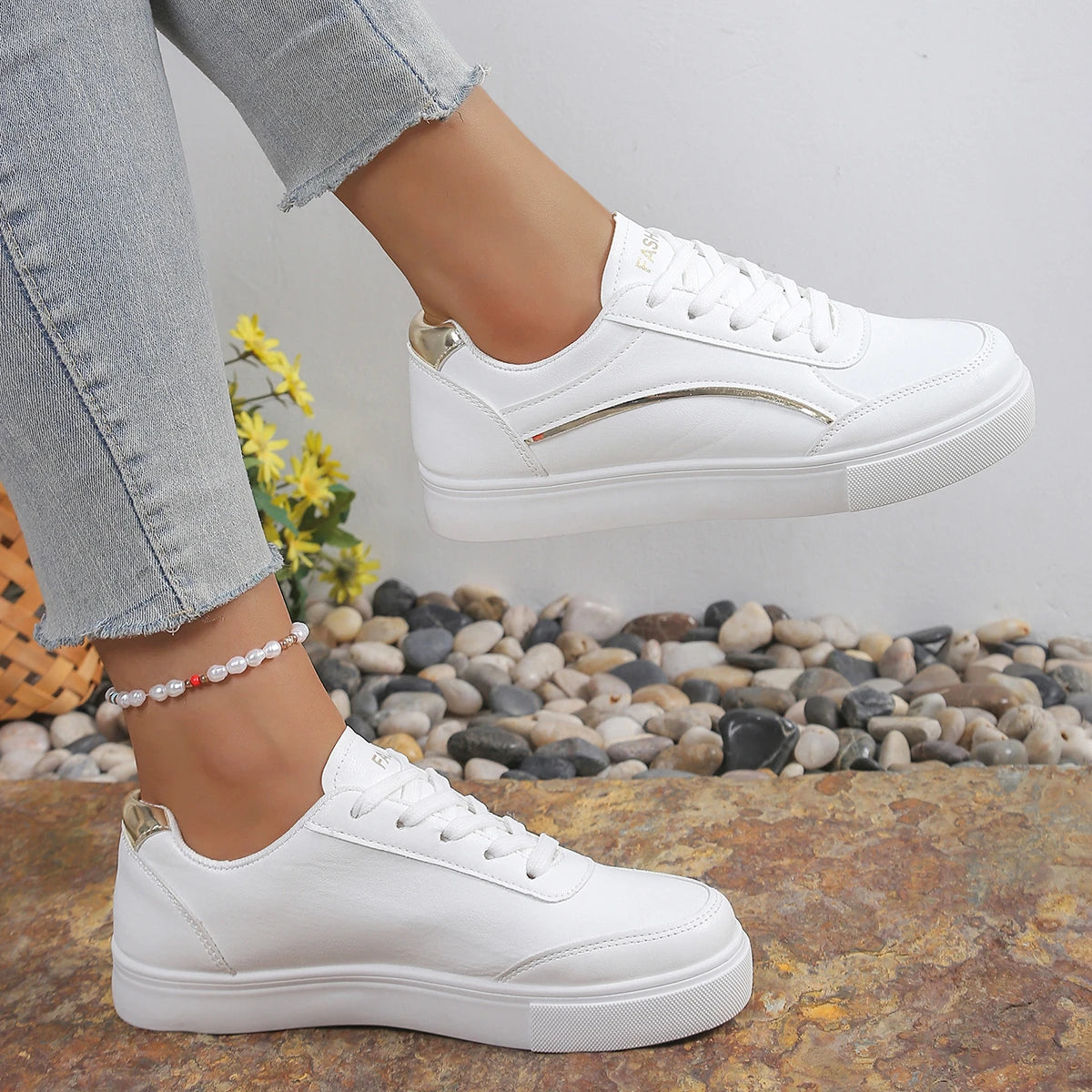 Ladies' fashionable white sports shoes, lightweight, durable, and comfortable low cut lace up shoes suitable for all seasons - Belvar