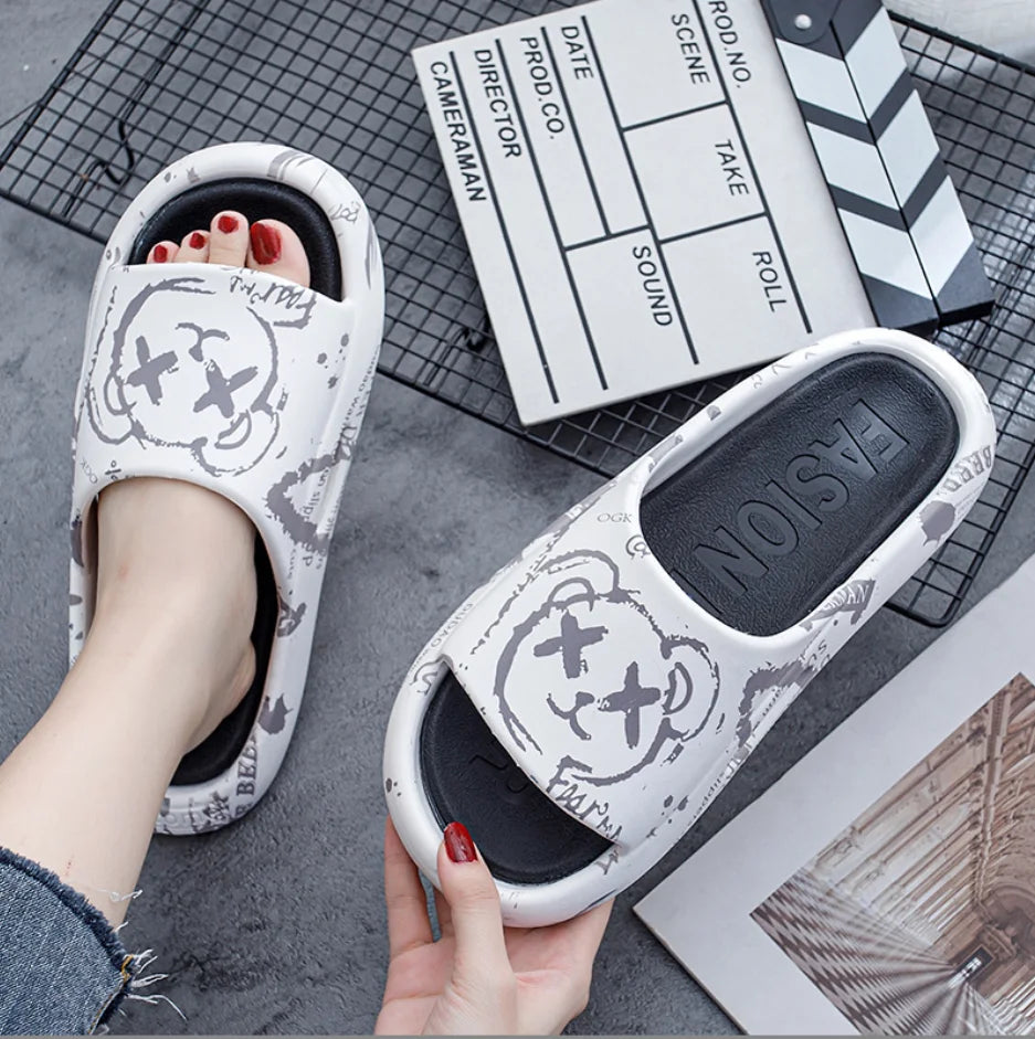 1pc Summer PVC High Quality Anti Slip Slides Color Unisex Anti-slip Luxury Slippers Sandals Slippers For Men
