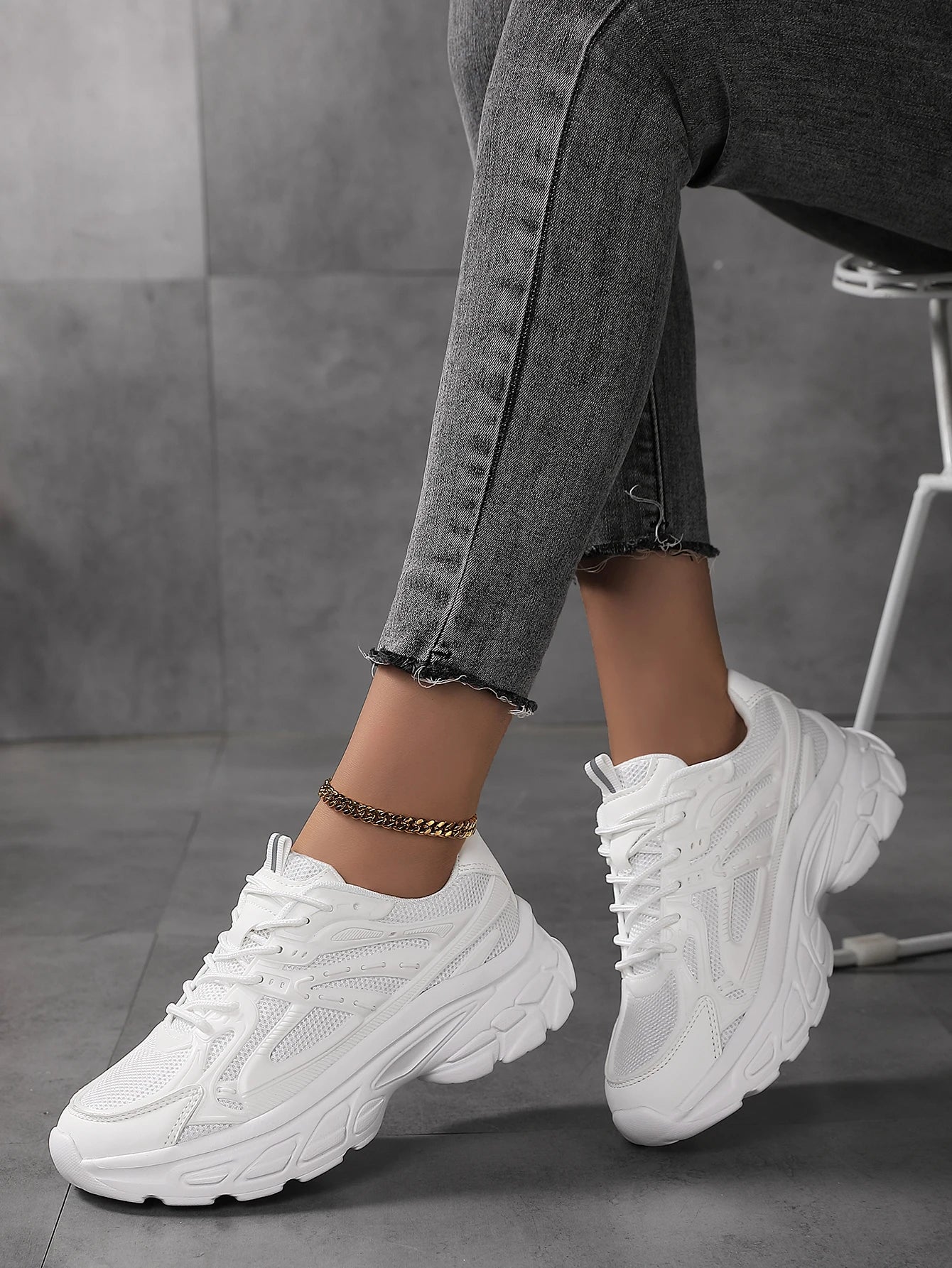 Women's low top sports shoes breathable white lace up walking sports shoes casual matching running thick sports shoes